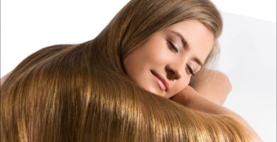 foto de mujer que utiliza biotina para el pelo
