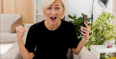 imagen de mujer que sufre irritabilidad en la menopausia