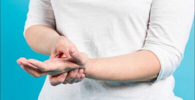 imagen de mujer con artritis reumatoide