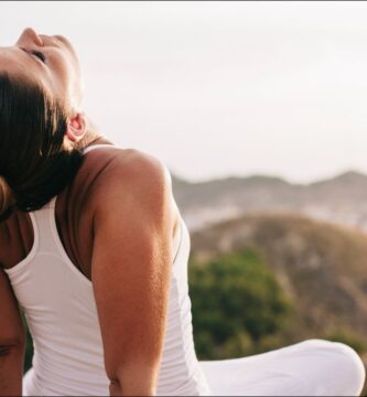 imagen alegórica de una mujer que representa que es el colesterol y sus efectos sobre el cuerpo y la mente